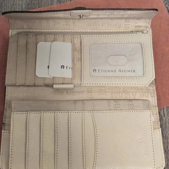 Wallet - Picture 9 of 12